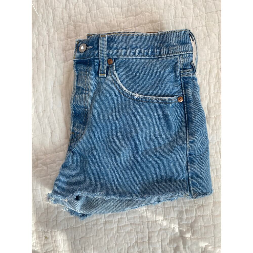 Levis Shorts Cut-Offs 501 Classic Wash 5 Pocket Frayed Hem Ladies Size 27 - Picture 5 of 6